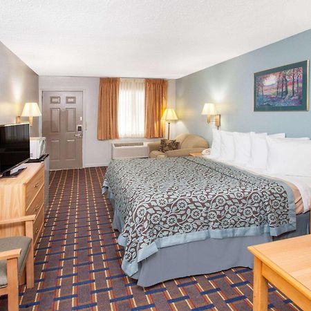 Days Inn By Wyndham Farmer City Exterior photo