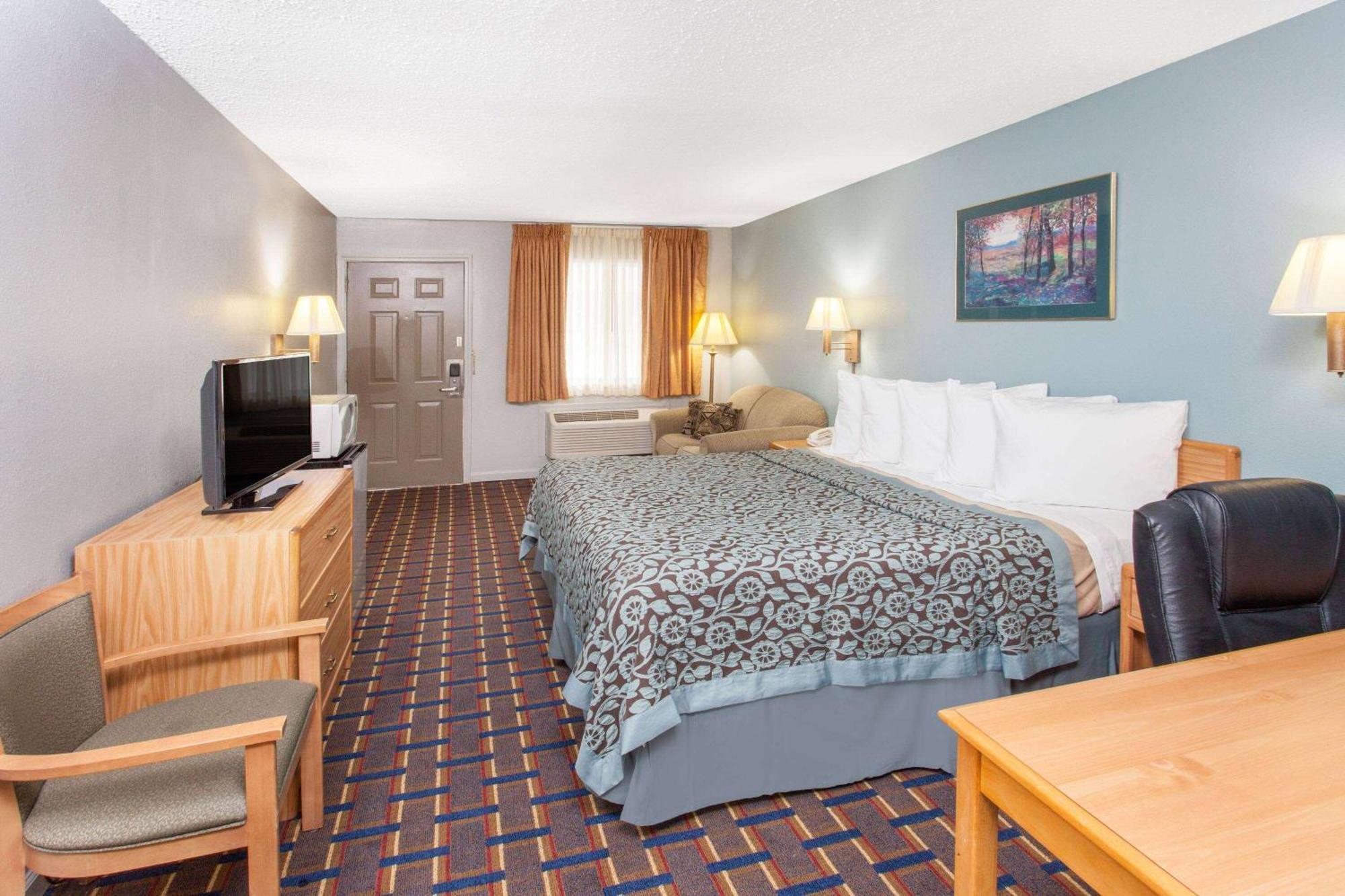 Days Inn By Wyndham Farmer City Exterior photo